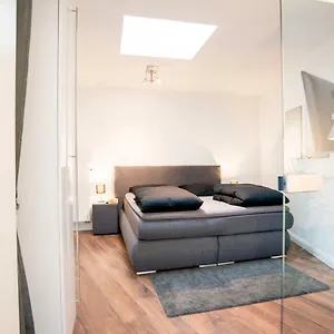 White Lofty Und White Apartment Düsseldorf